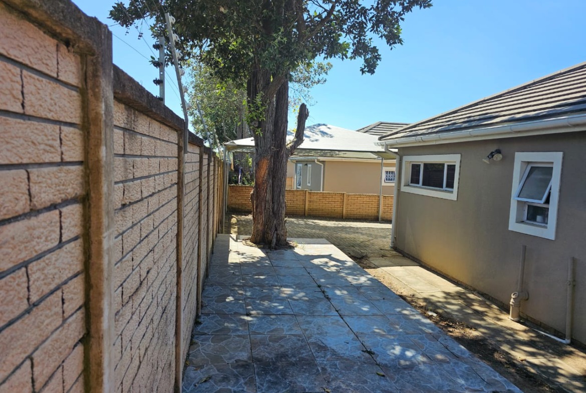 Fantastic lock-up townhouse for sale