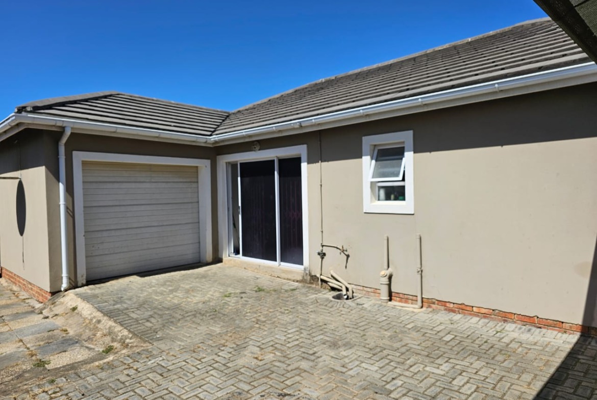 Fantastic lock-up townhouse for sale