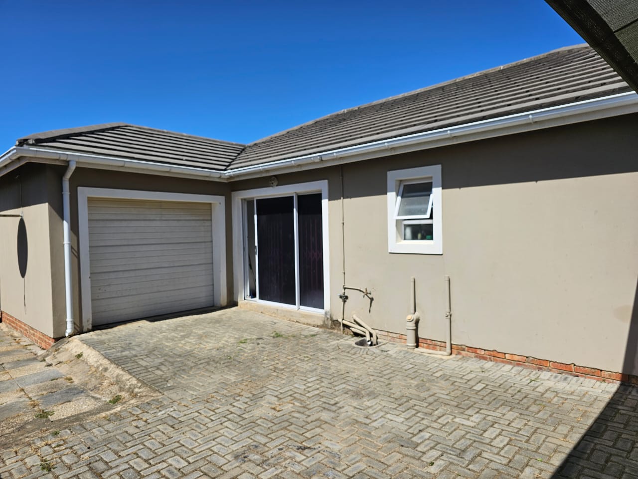 47 Fantastic lock-up townhouse for sale