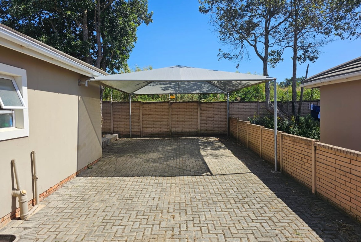 Fantastic lock-up townhouse for sale