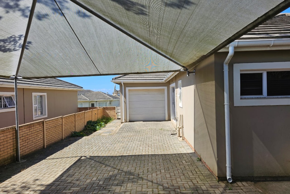 Fantastic lock-up townhouse for sale