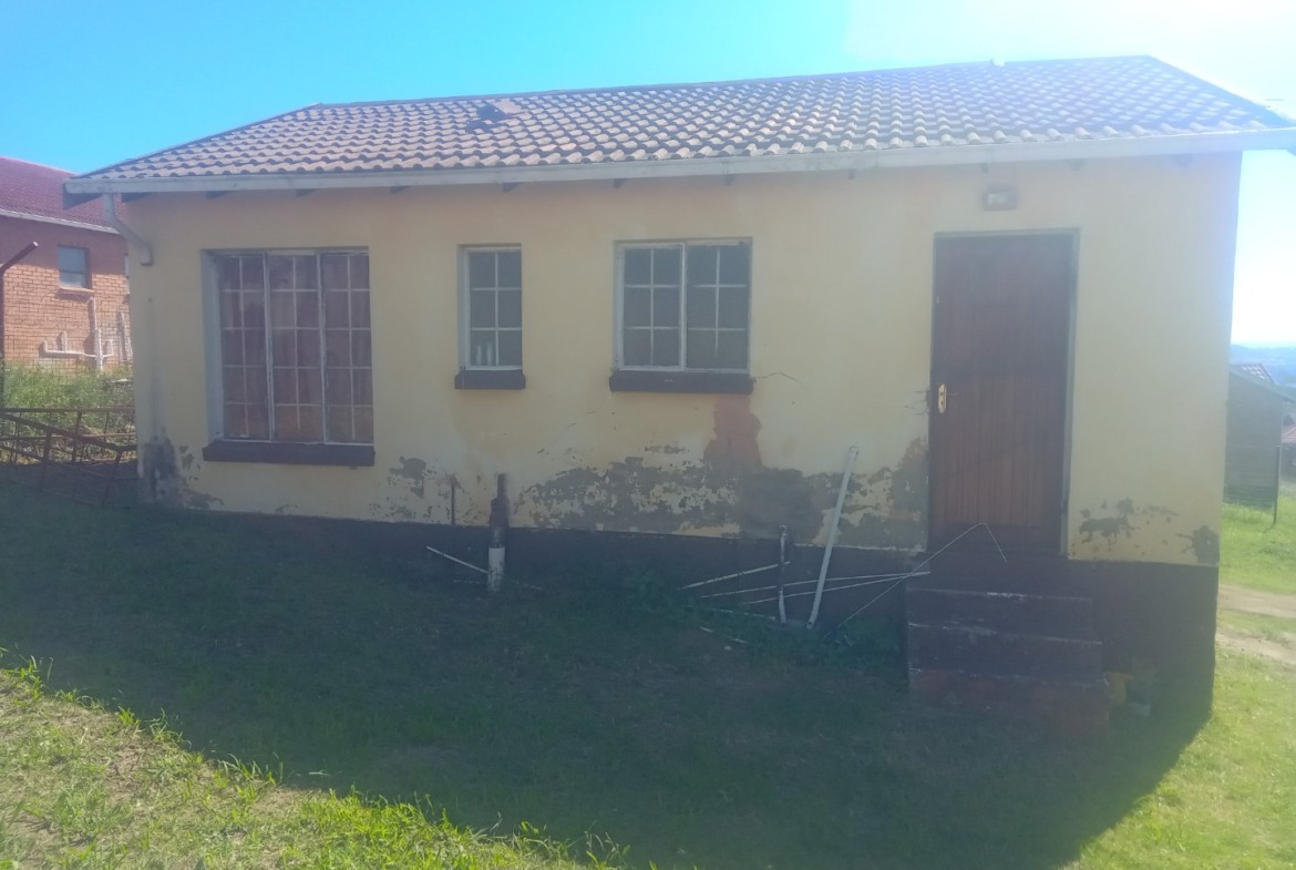 TWO BEDROOM HOUSE FOR SALE IN GOLF COURSE
