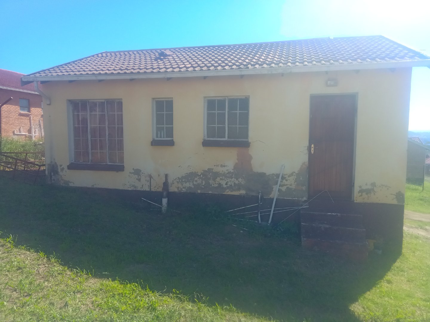 5 TWO BEDROOM HOUSE FOR SALE IN GOLF COURSE