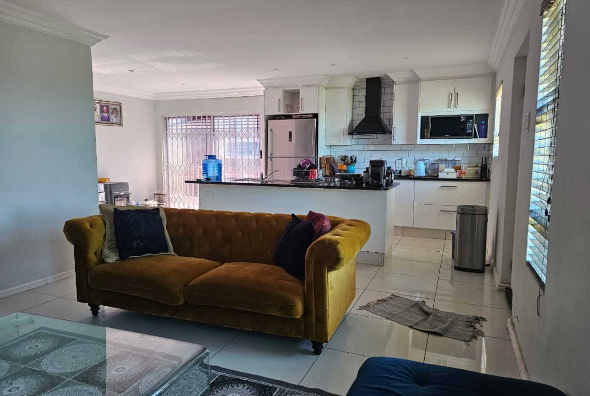 Fantastic lock-up townhouse for sale