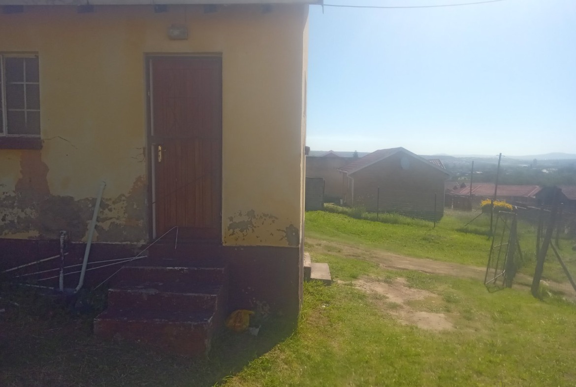 TWO BEDROOM HOUSE FOR SALE IN GOLF COURSE