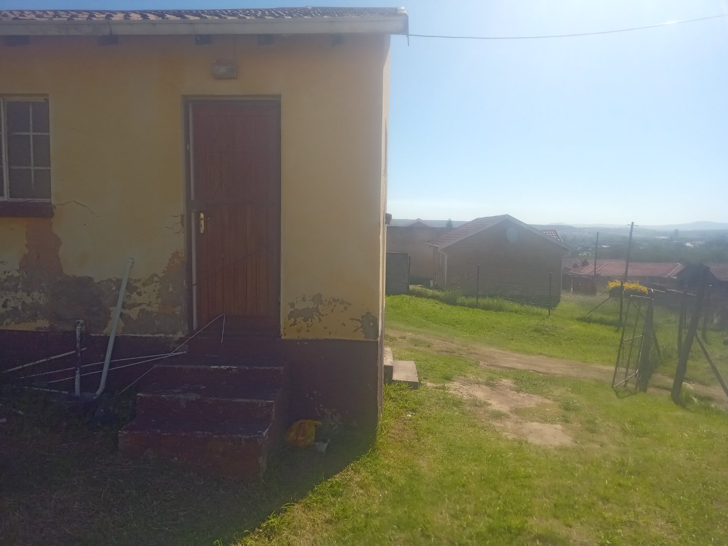6 TWO BEDROOM HOUSE FOR SALE IN GOLF COURSE