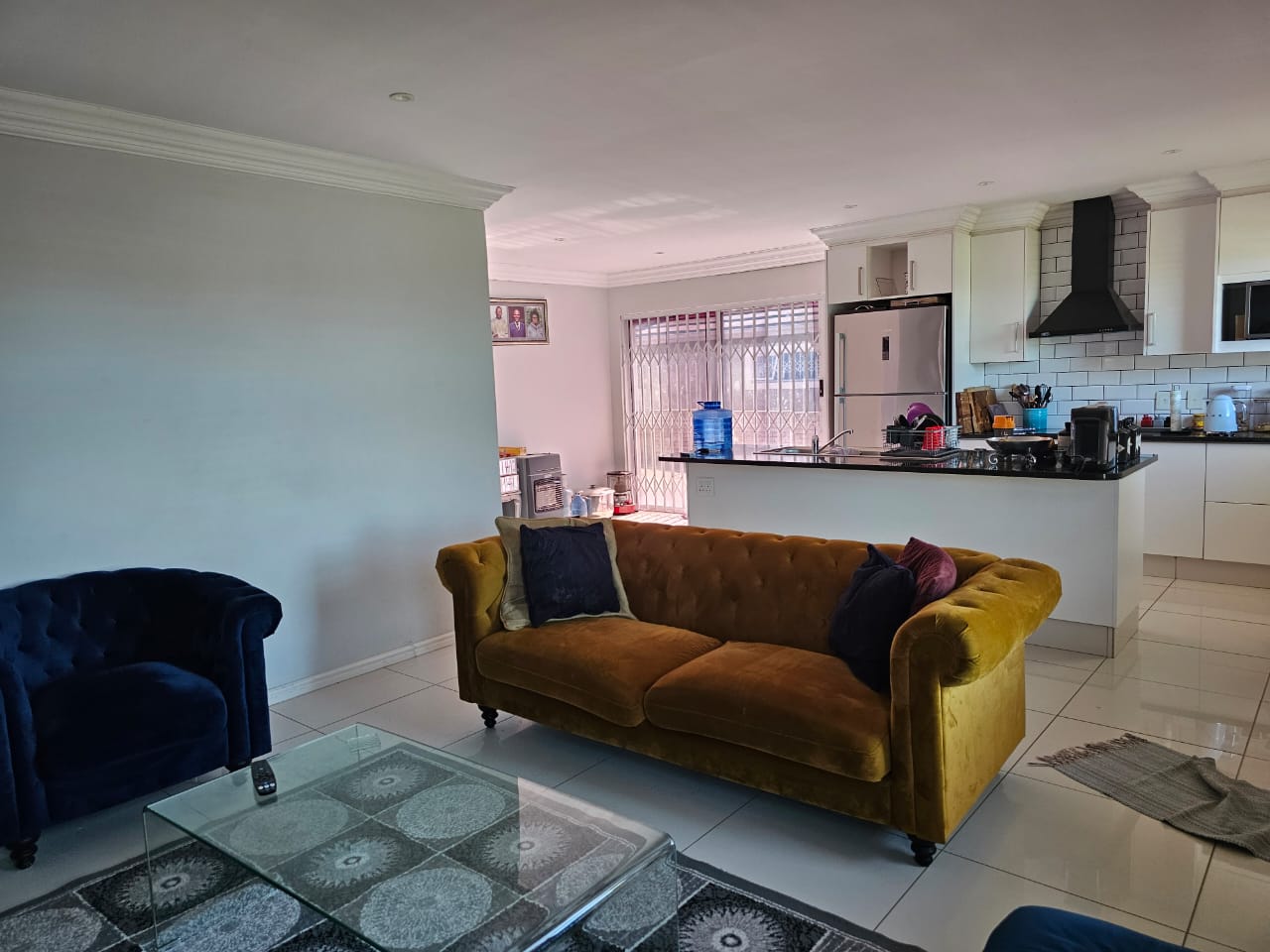 6 Fantastic lock-up townhouse for sale