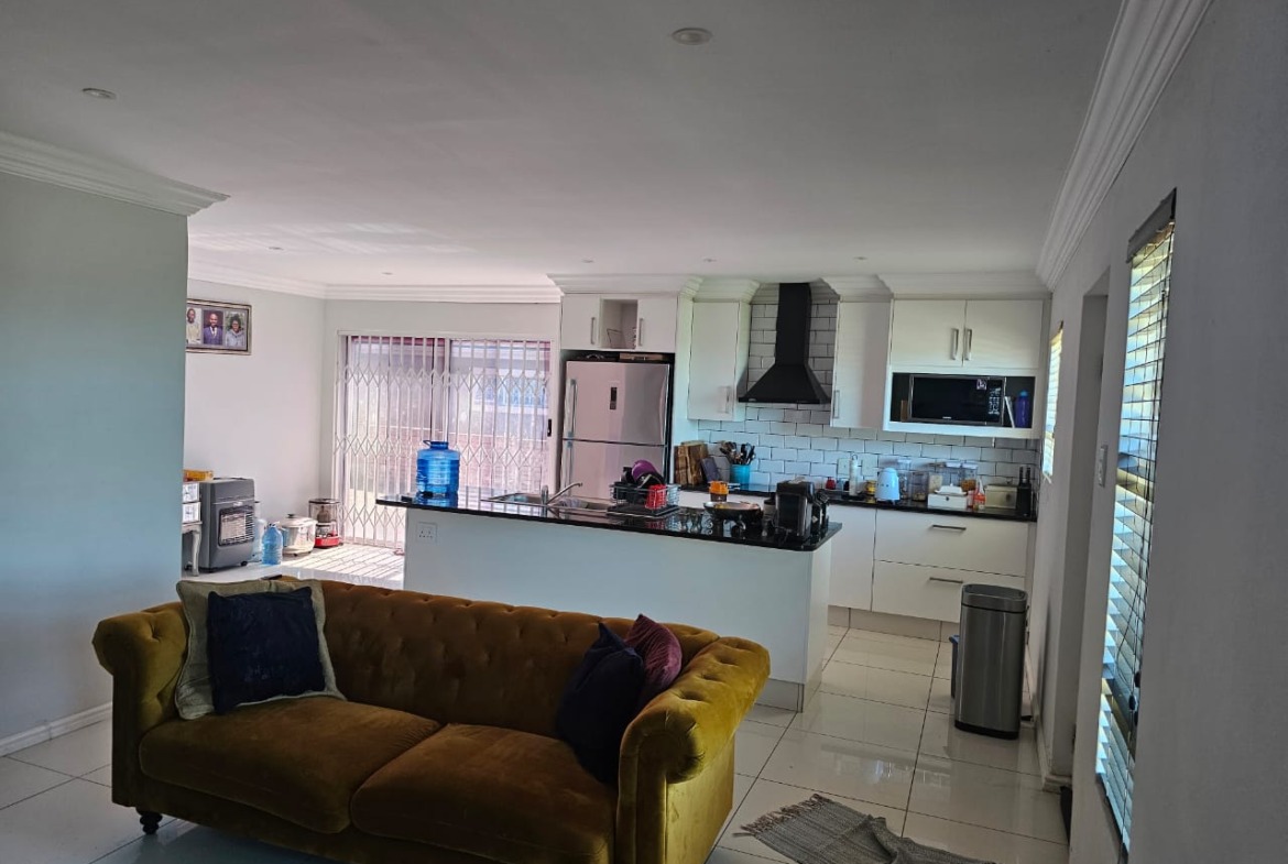Fantastic lock-up townhouse for sale