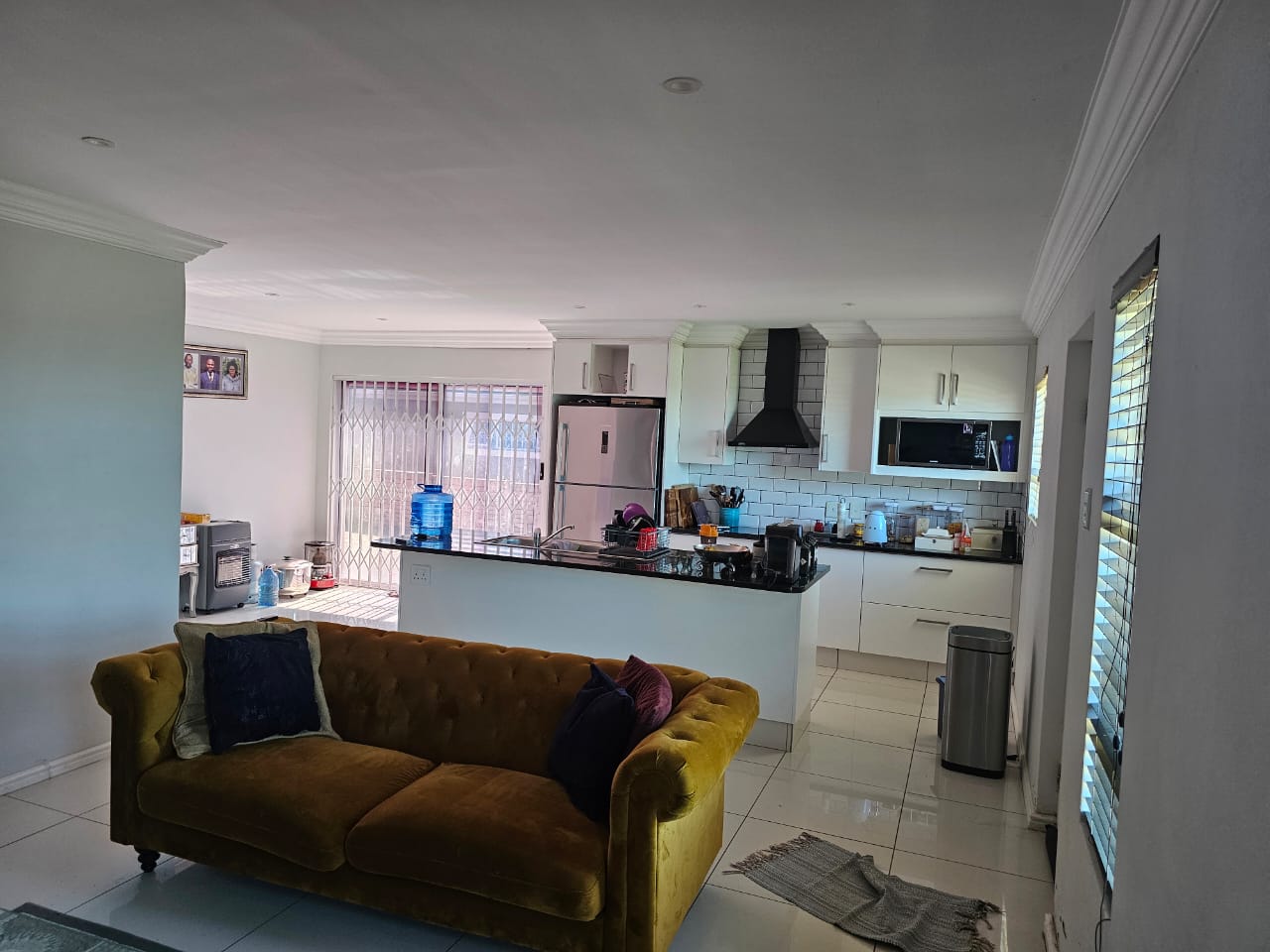 7 Fantastic lock-up townhouse for sale