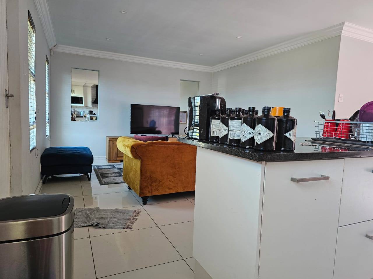 9 Fantastic lock-up townhouse for sale