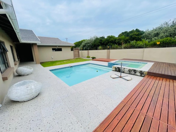 Beautiful 3-Bedroom Family Home with Pool & Entertainment Area