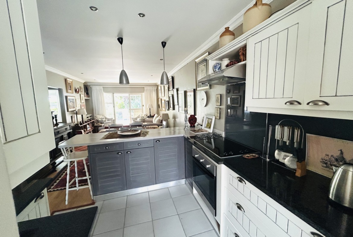 Townhouse for sale in Beacon Bay