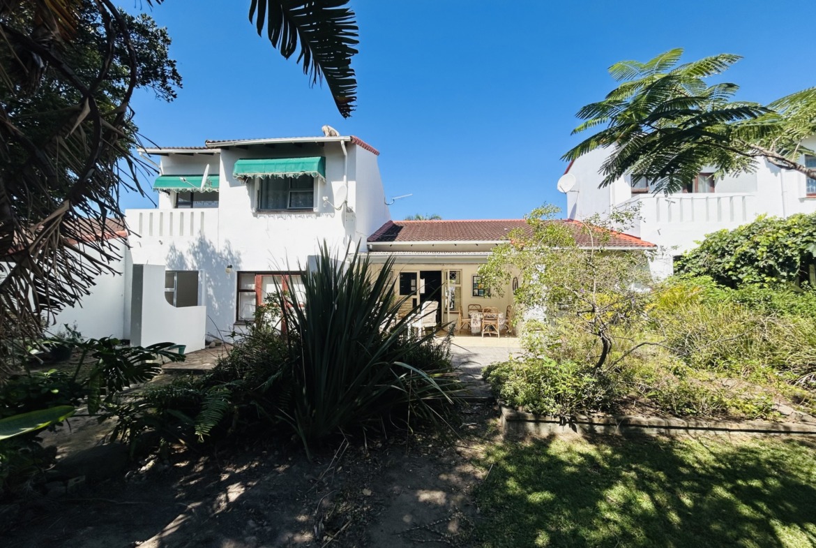 Townhouse for sale in Beacon Bay