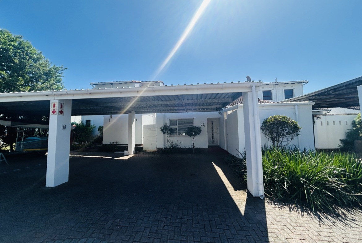 Townhouse for sale in Beacon Bay