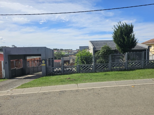 Spacious 4-Bedroom Family Home with Flatlet for Sale in Haven Hills