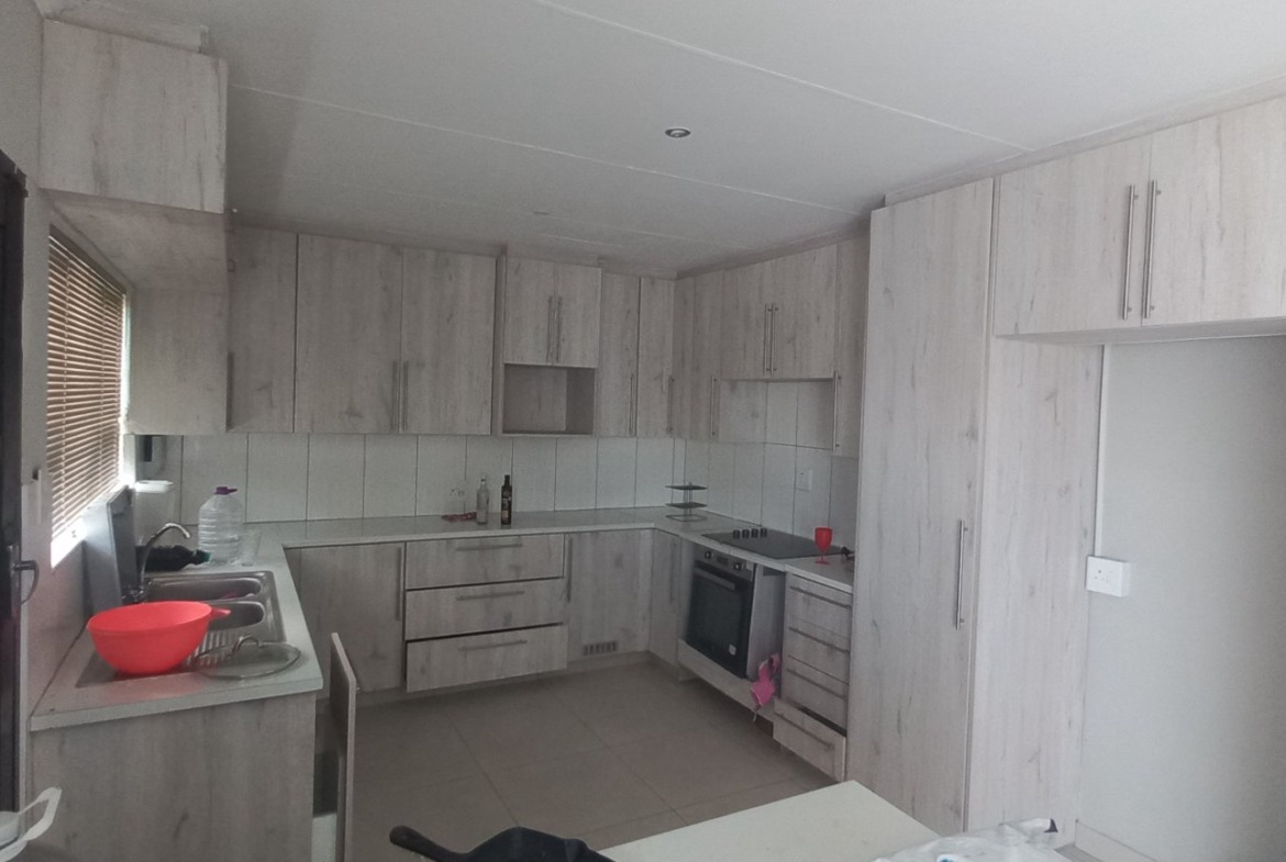 Prime Investment & Family Living on 979m²