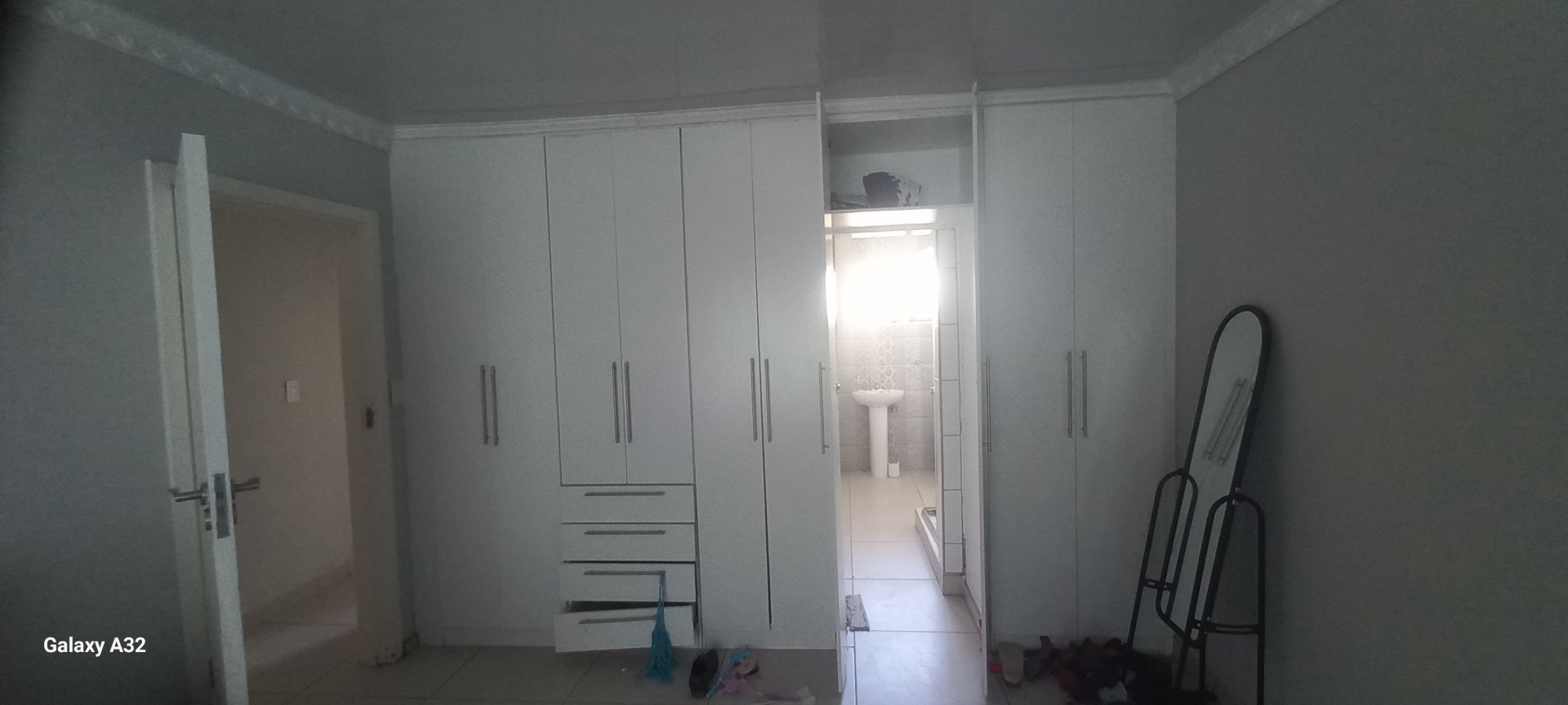 9 Prime Investment & Family Living on 979m²