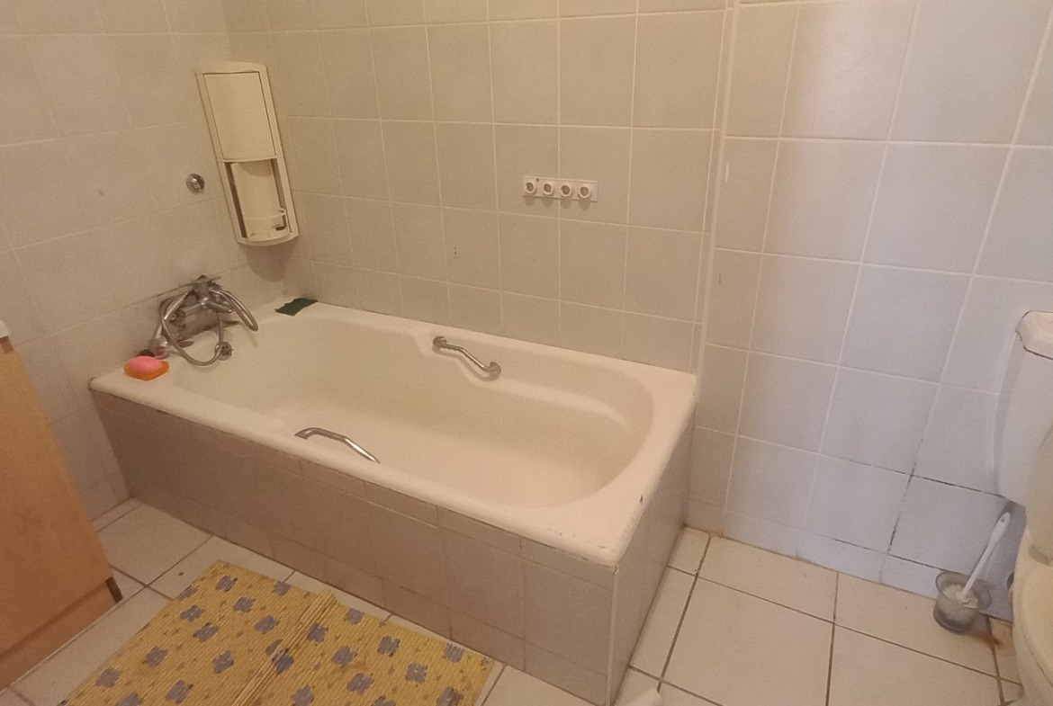 Prime 1,119m² Opportunity with Dual Rental Units