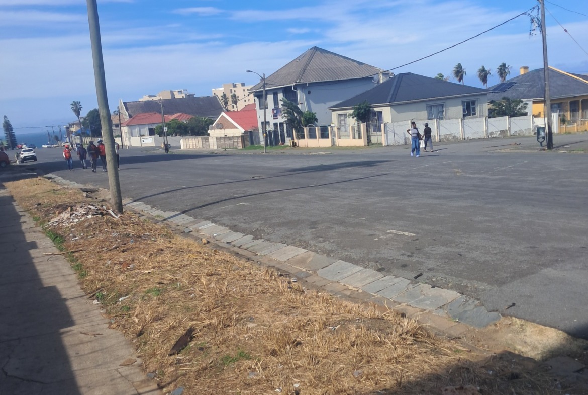 Bachelor Flat for Sale in Quigney – Close to the Beach & CBD
