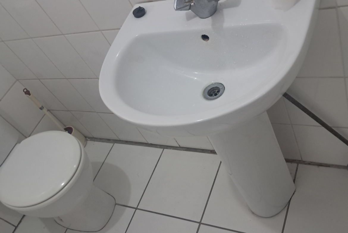 Bachelor Flat for Sale in Quigney – Close to the Beach & CBD