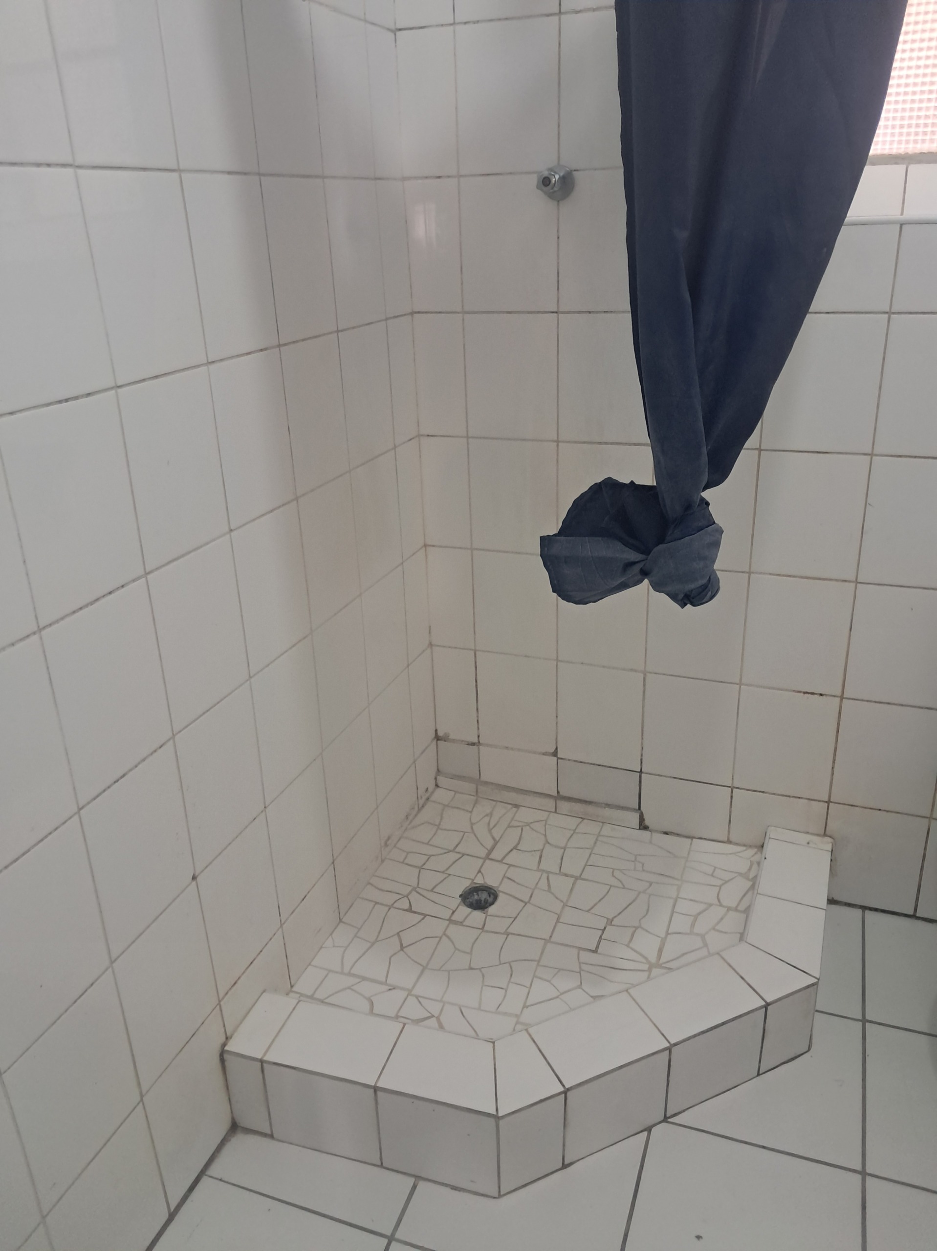 20260415_135537 Bachelor Flat for Sale in Quigney – Close to the Beach & CBD