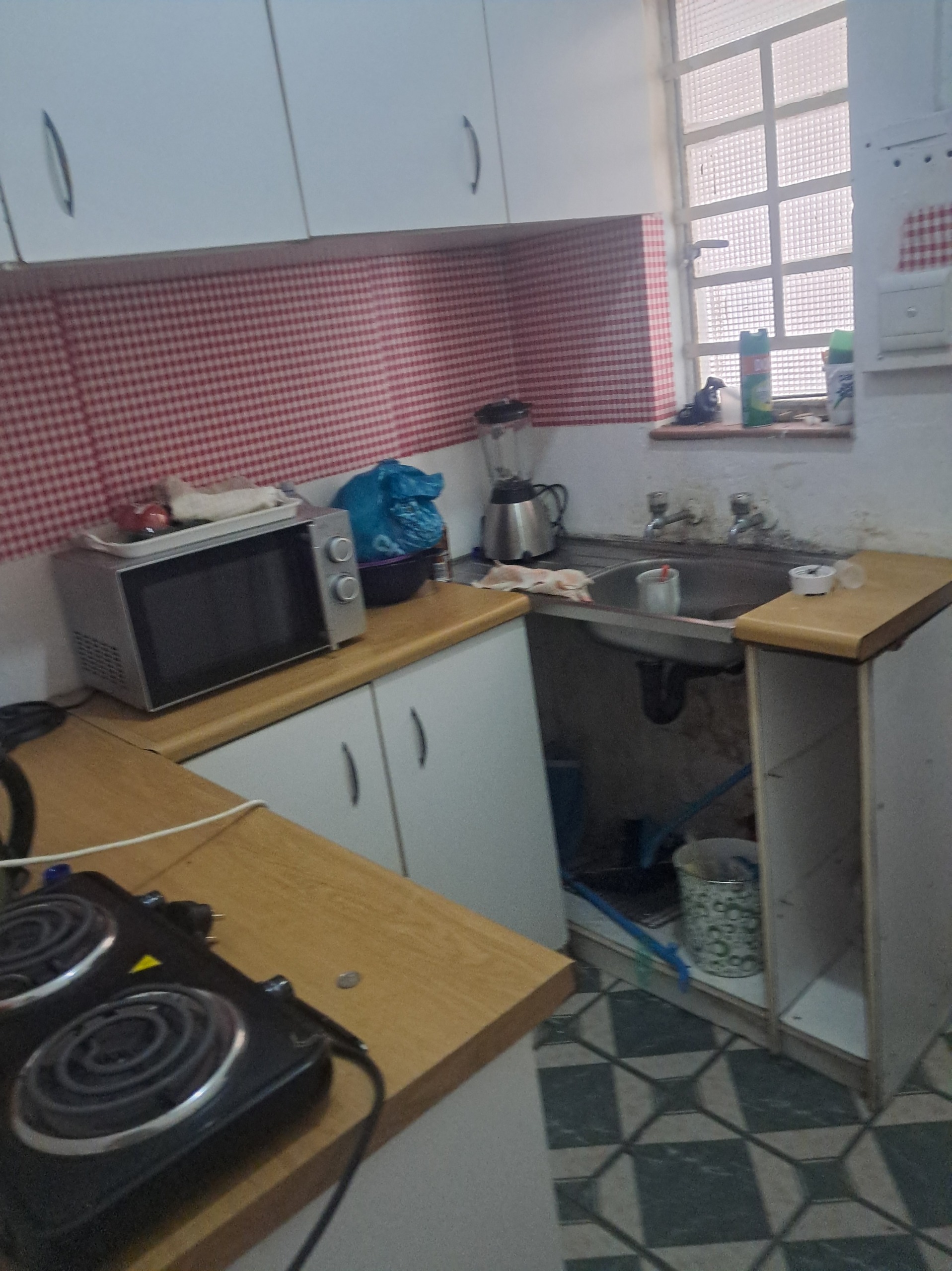 20260415_135714 Bachelor Flat for Sale in Quigney – Close to the Beach & CBD
