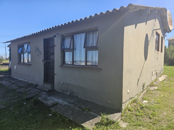 Neat & Secure 2-Bedroom Family Home Close to Mdantsane Mall