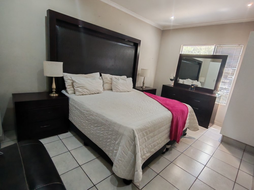 Beautiful, Neat and Modern townhouse for sale!!!