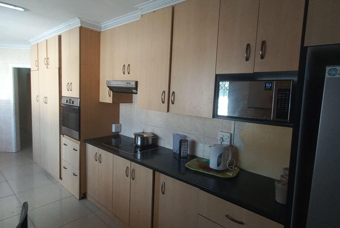 Prime 1,119m² Opportunity with Dual Rental Units