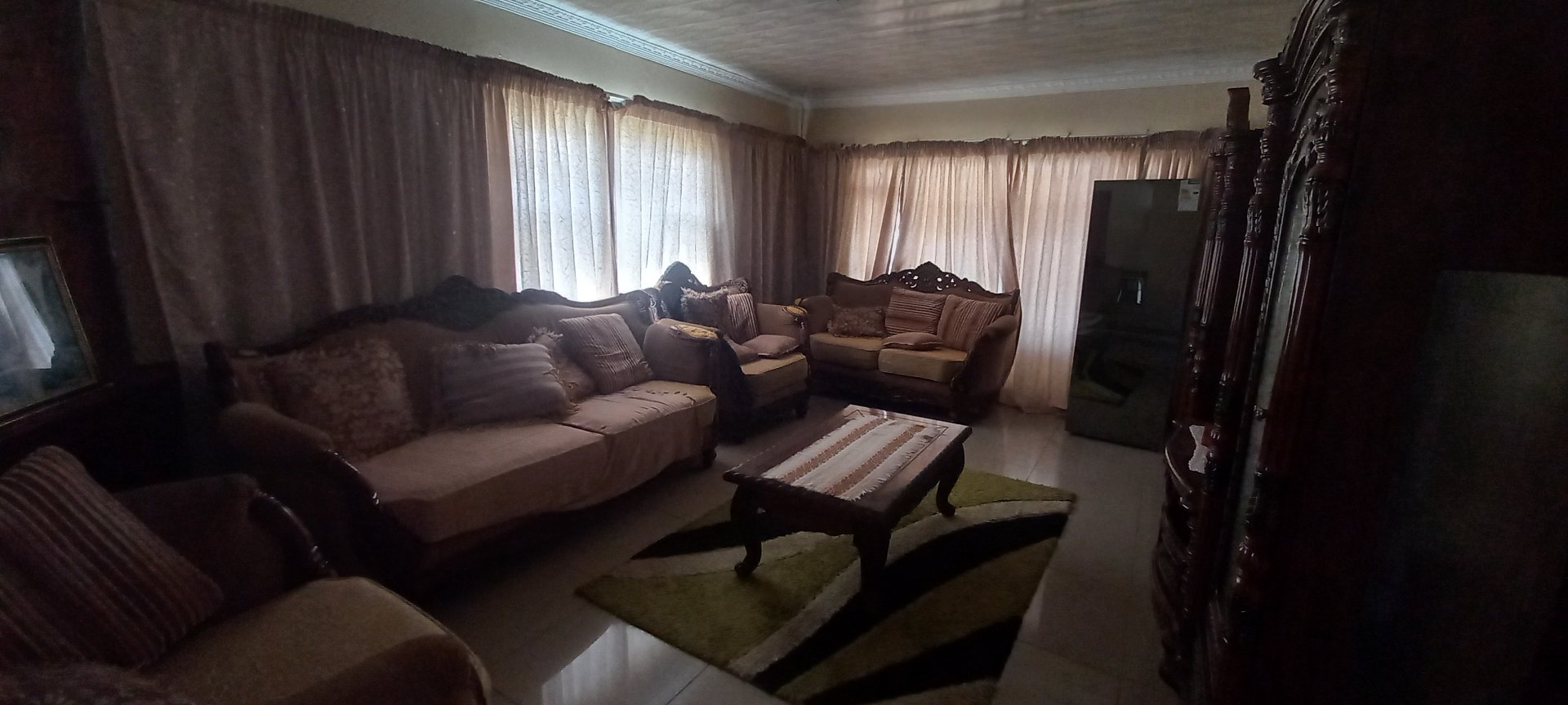 9 Prime 1,119m² Opportunity with Dual Rental Units