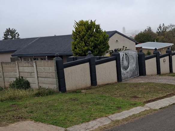Charming & Secure 4-Bedroom Family Haven in West Bank, King Williams Town