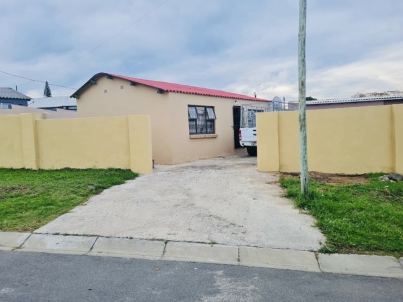 CHARMING 2 BEDROOM HOME – WELL MAINTAINED AND SECURED