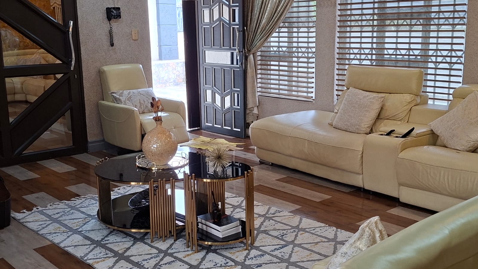 12 Charming & Secure 4-Bedroom Family Haven in West Bank, King Williams Town