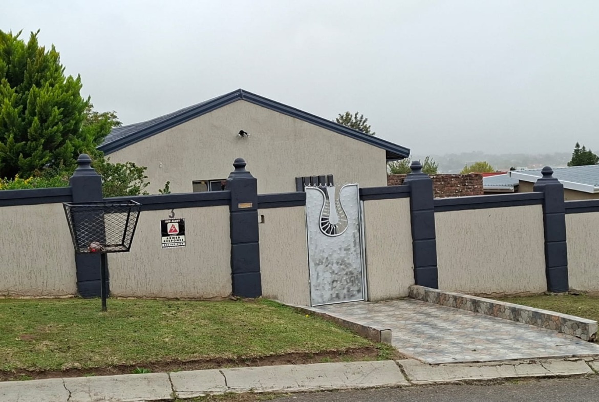 Charming & Secure 4-Bedroom Family Haven in West Bank, King Williams Town