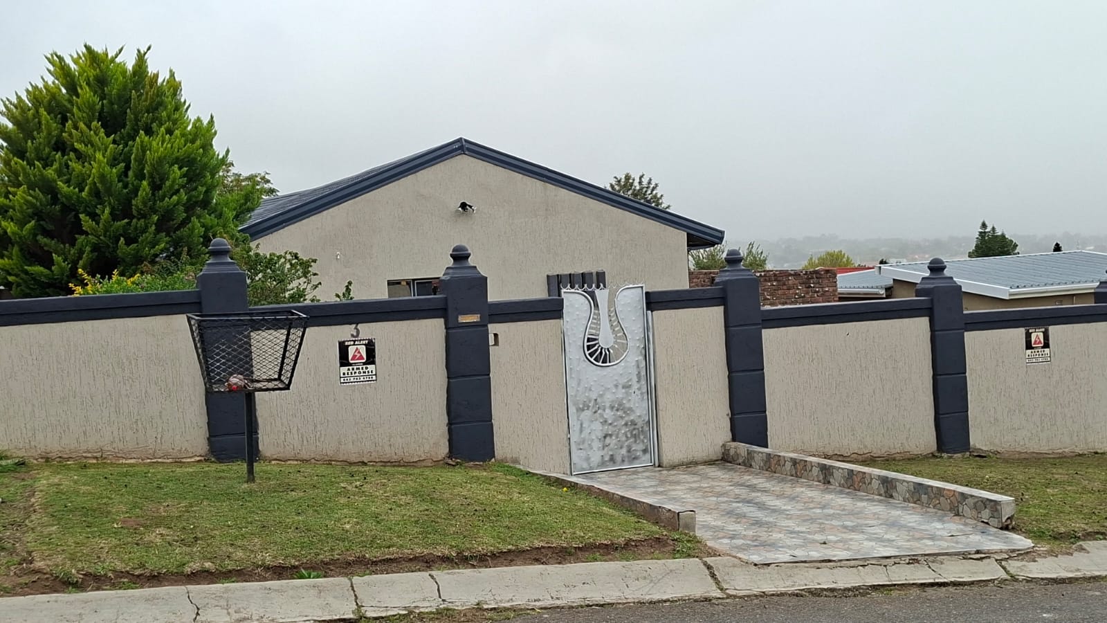 2 Charming & Secure 4-Bedroom Family Haven in West Bank, King Williams Town