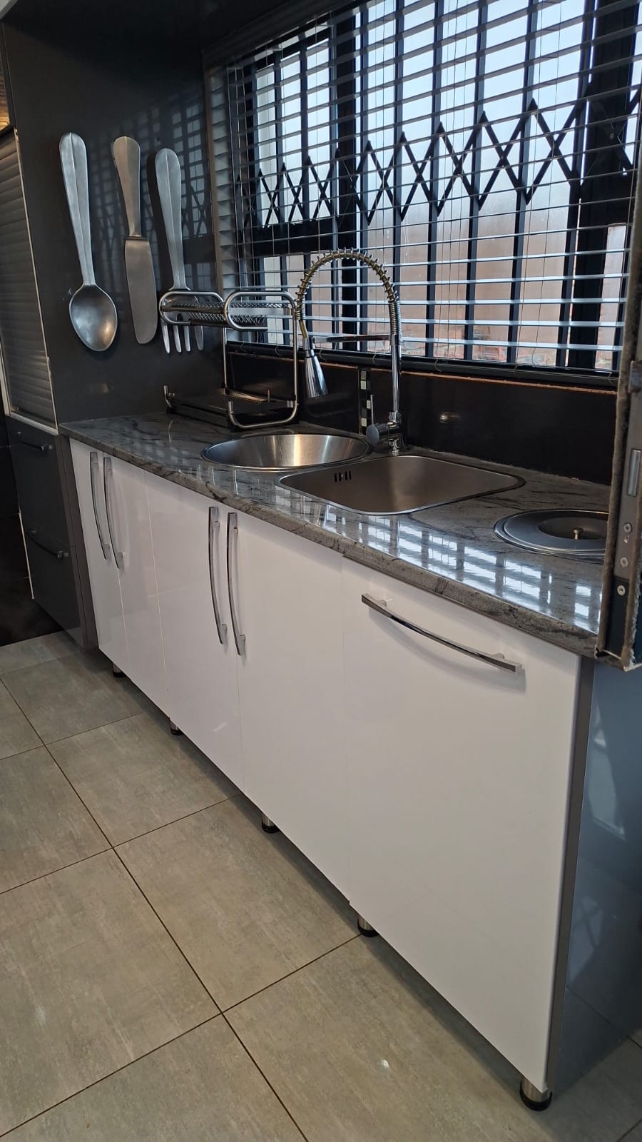 23 Charming & Secure 4-Bedroom Family Haven in West Bank, King Williams Town