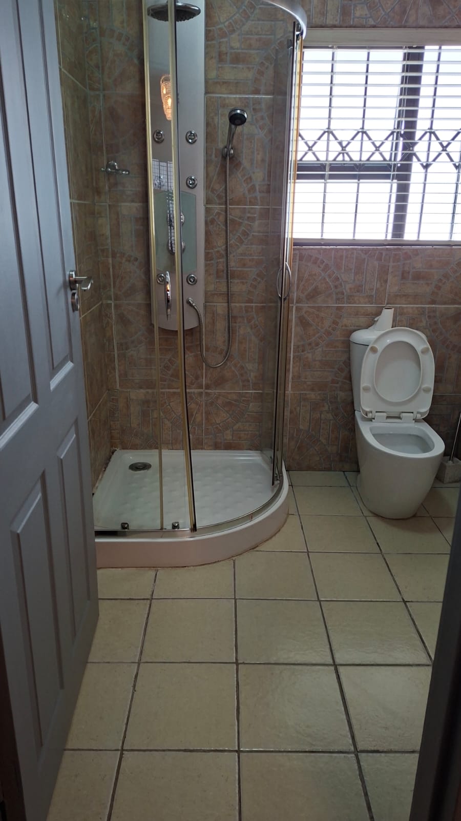 27 Charming & Secure 4-Bedroom Family Haven in West Bank, King Williams Town