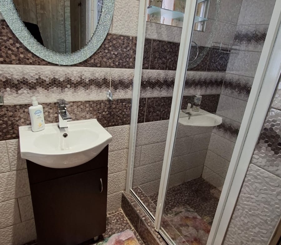 Charming & Secure 4-Bedroom Family Haven in West Bank, King Williams Town