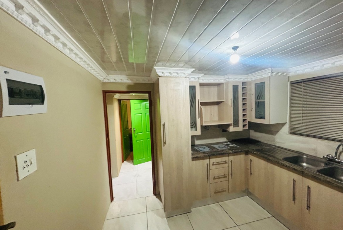 CHARMING 2 BEDROOM HOME – WELL MAINTAINED AND SECURED
