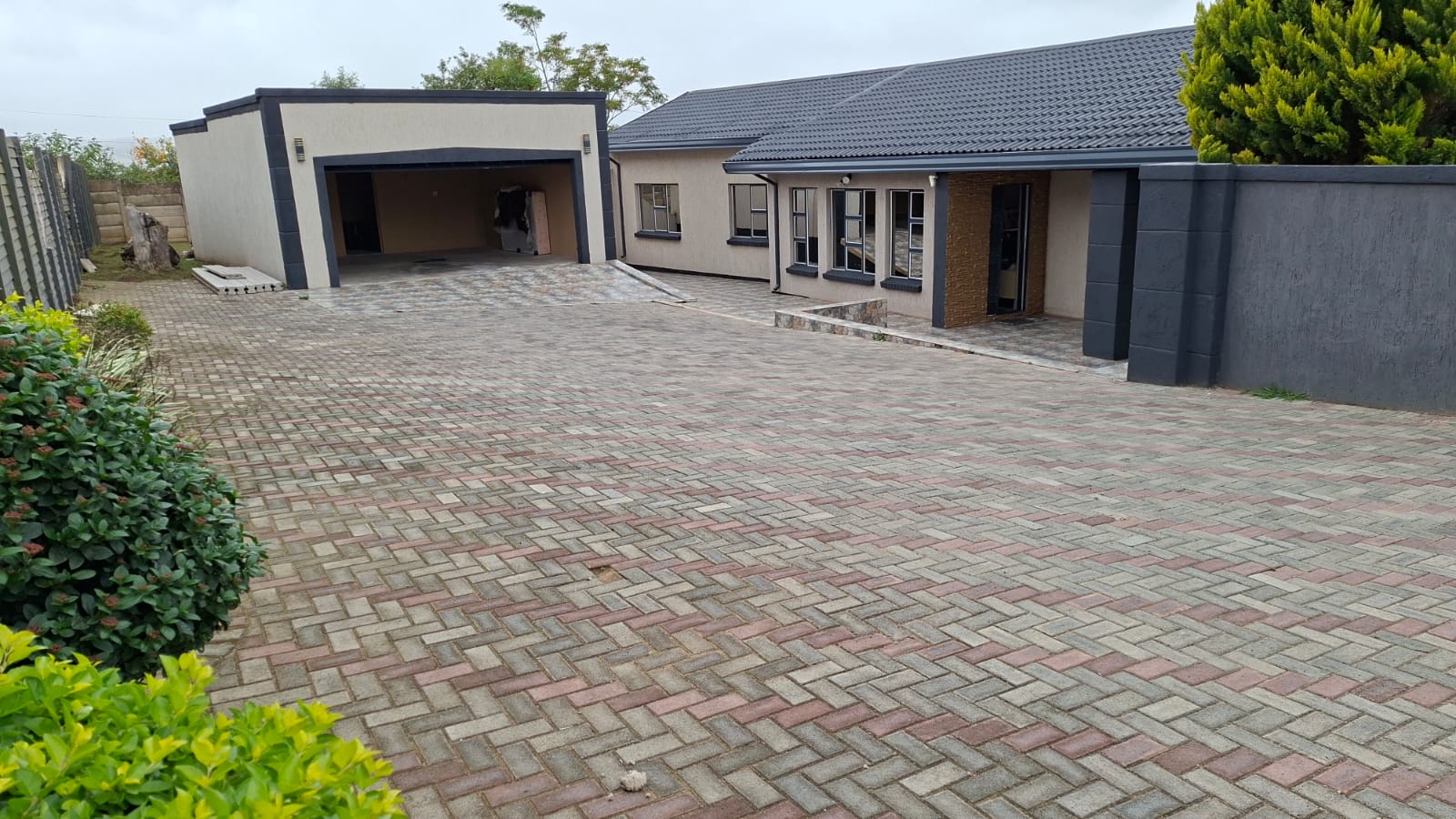 43 Charming & Secure 4-Bedroom Family Haven in West Bank, King Williams Town