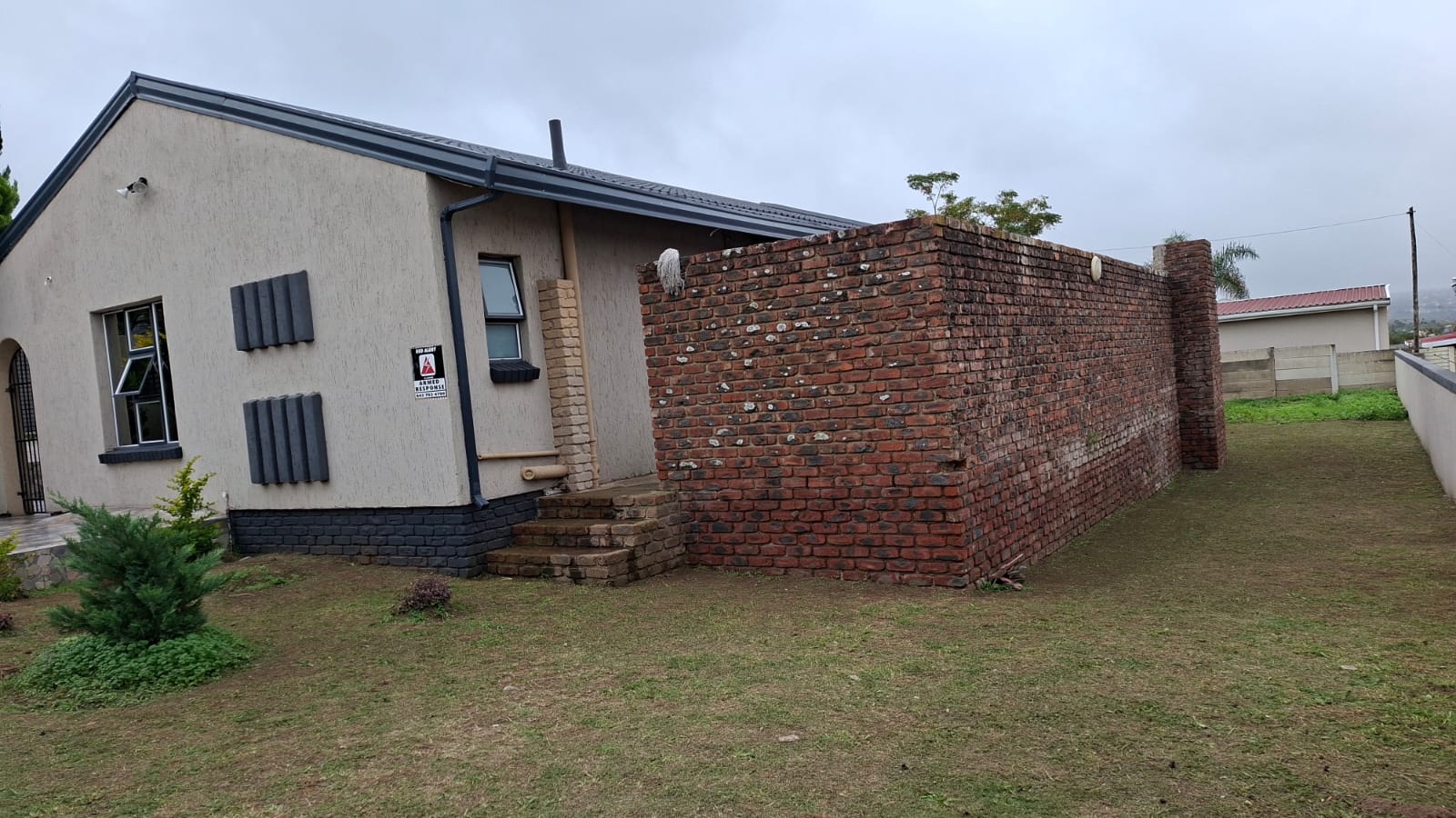 44 Charming & Secure 4-Bedroom Family Haven in West Bank, King Williams Town