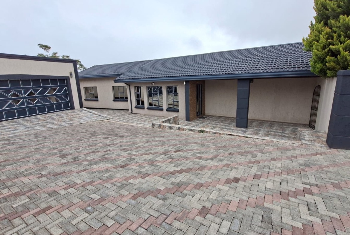 Charming & Secure 4-Bedroom Family Haven in West Bank, King Williams Town