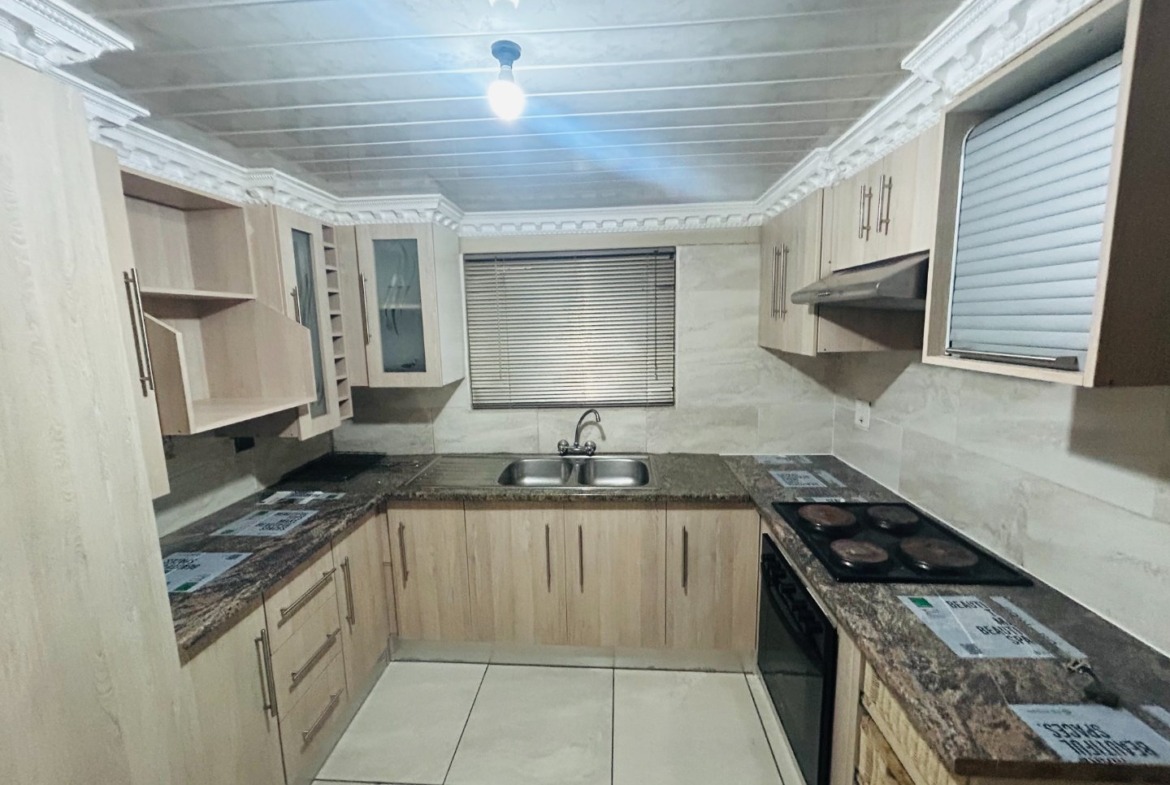 CHARMING 2 BEDROOM HOME – WELL MAINTAINED AND SECURED