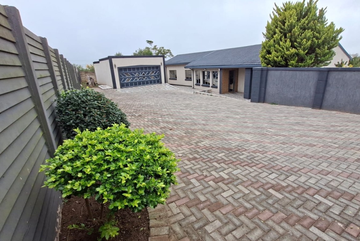 Charming & Secure 4-Bedroom Family Haven in West Bank, King Williams Town