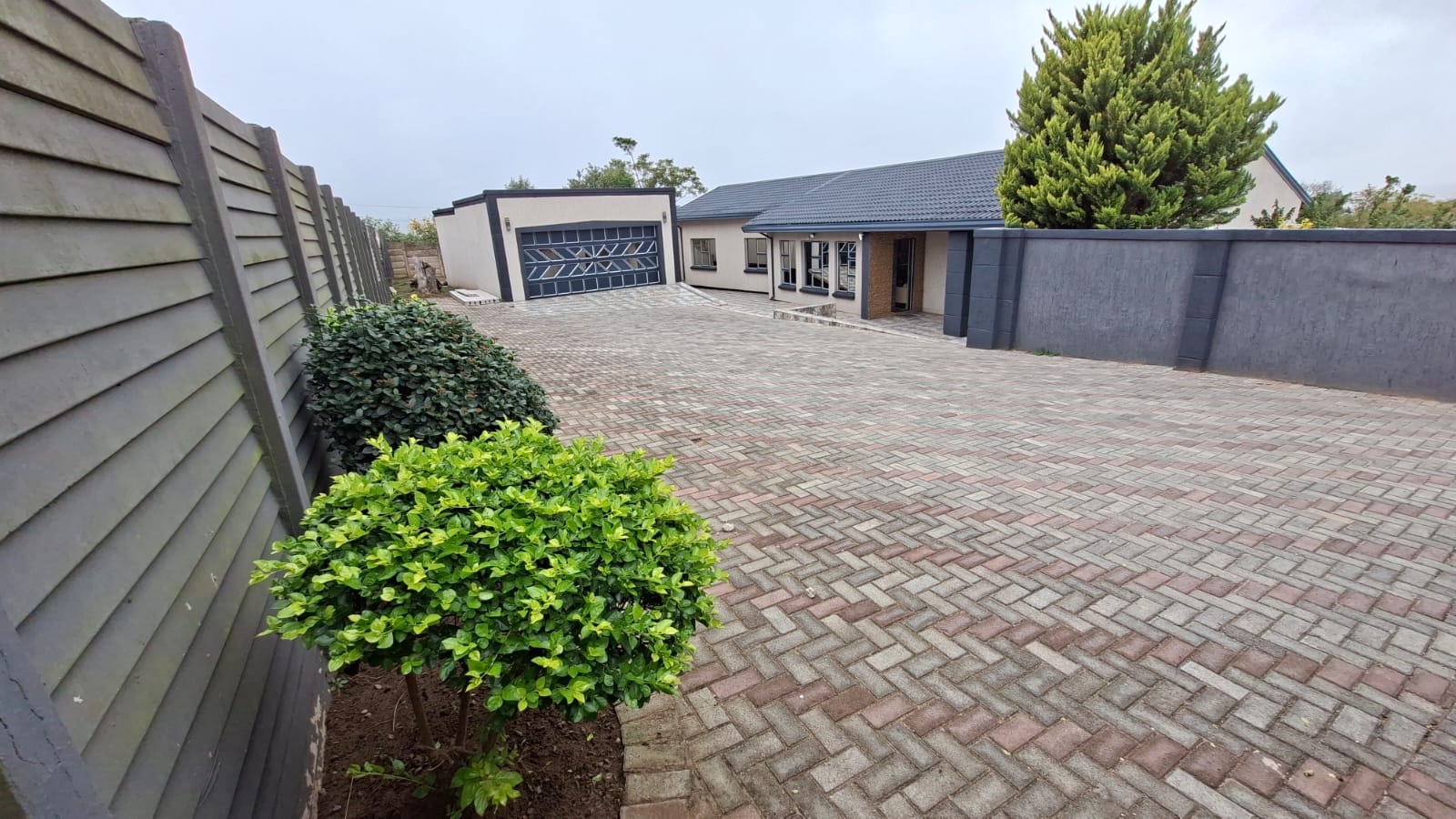 7 Charming & Secure 4-Bedroom Family Haven in West Bank, King Williams Town