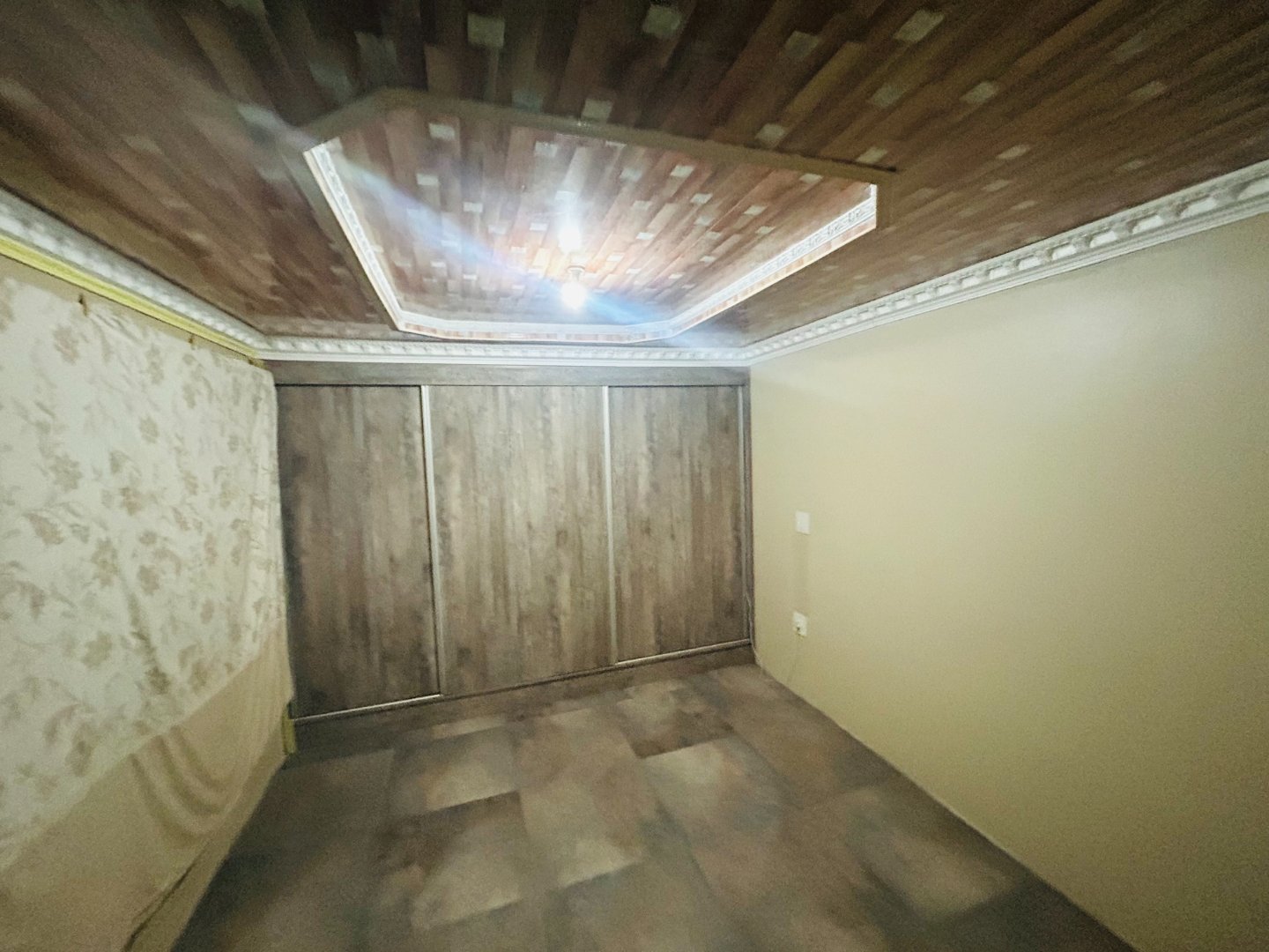 7 CHARMING 2 BEDROOM HOME – WELL MAINTAINED AND SECURED