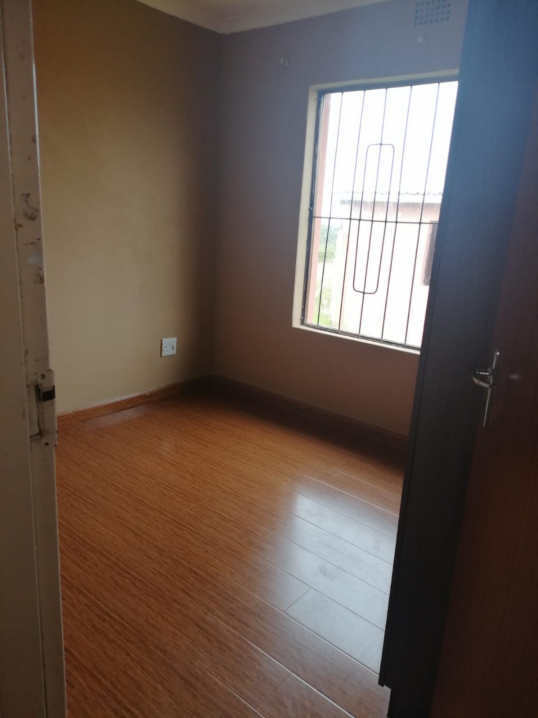 8 3 BEDROOM HOUSE FOR SALE IN BREIDBACH