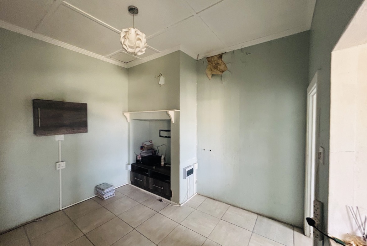 Spacious Family Home with Approved Four-room Extention Plan