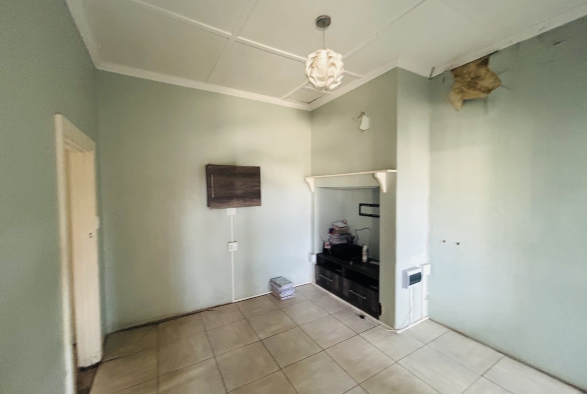 Spacious Family Home with Approved Four-room Extention Plan