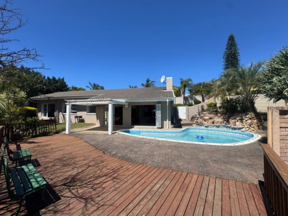 Family Home with Pool in Beacon Bay
